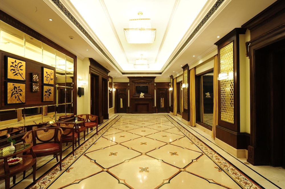 MAYFAIR Convention 17/37