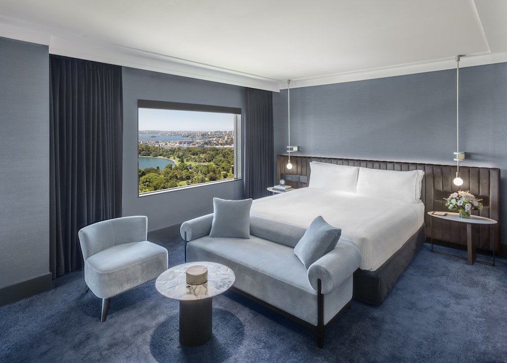 Royal, Opera, Club, Suite, King Bed