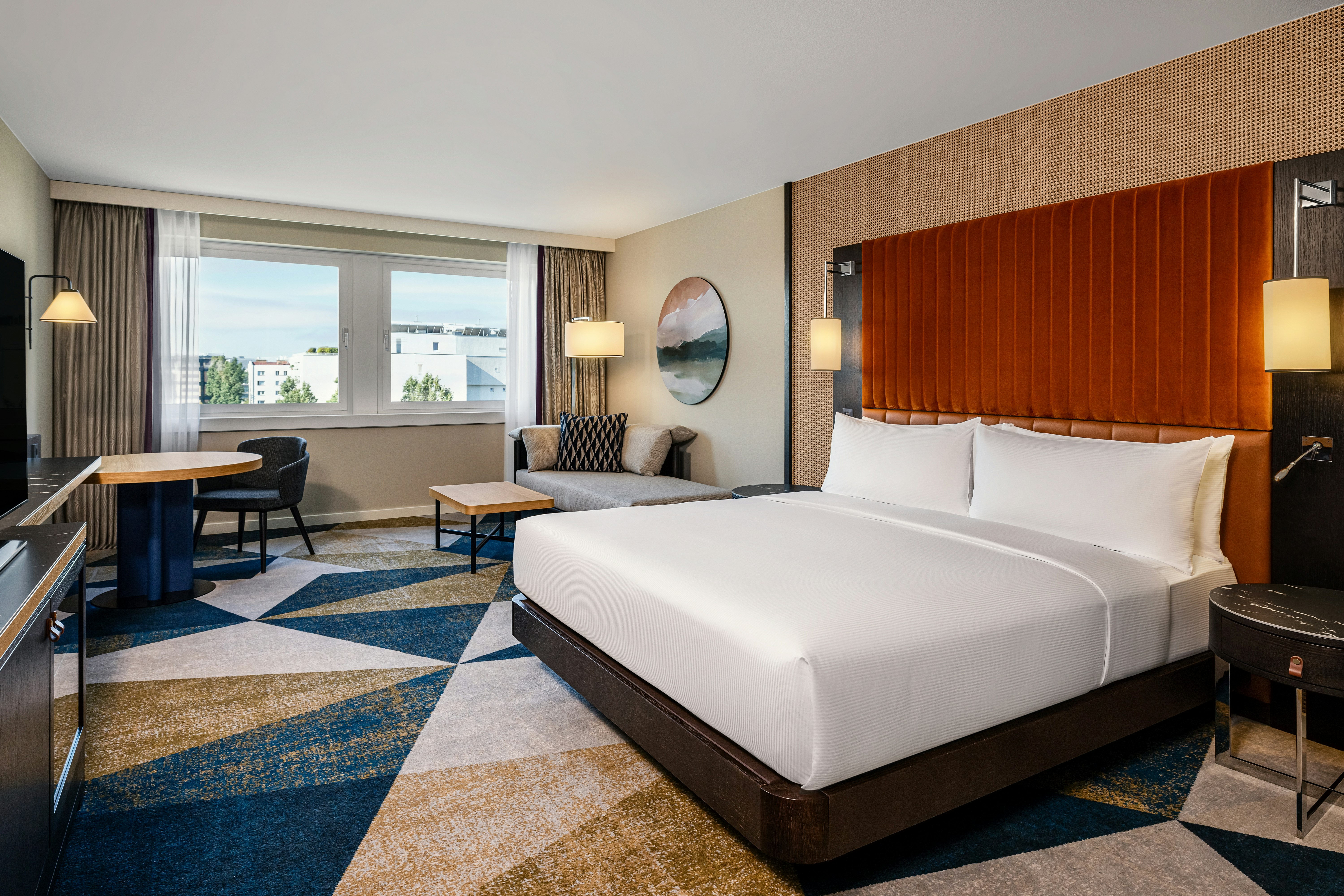 EXECUTIVE, KING BED