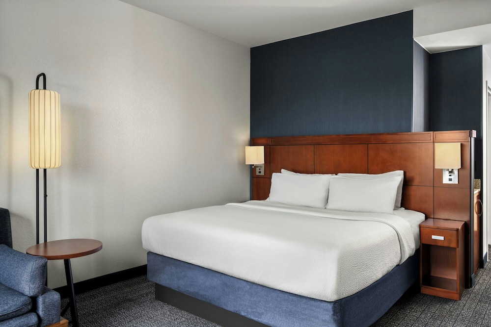 Courtyard by Marriott Evansville East 11/57