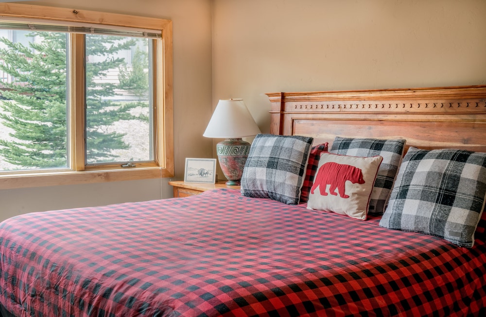 VACATION RENTALS BY BIG SKY RESORT 7/34