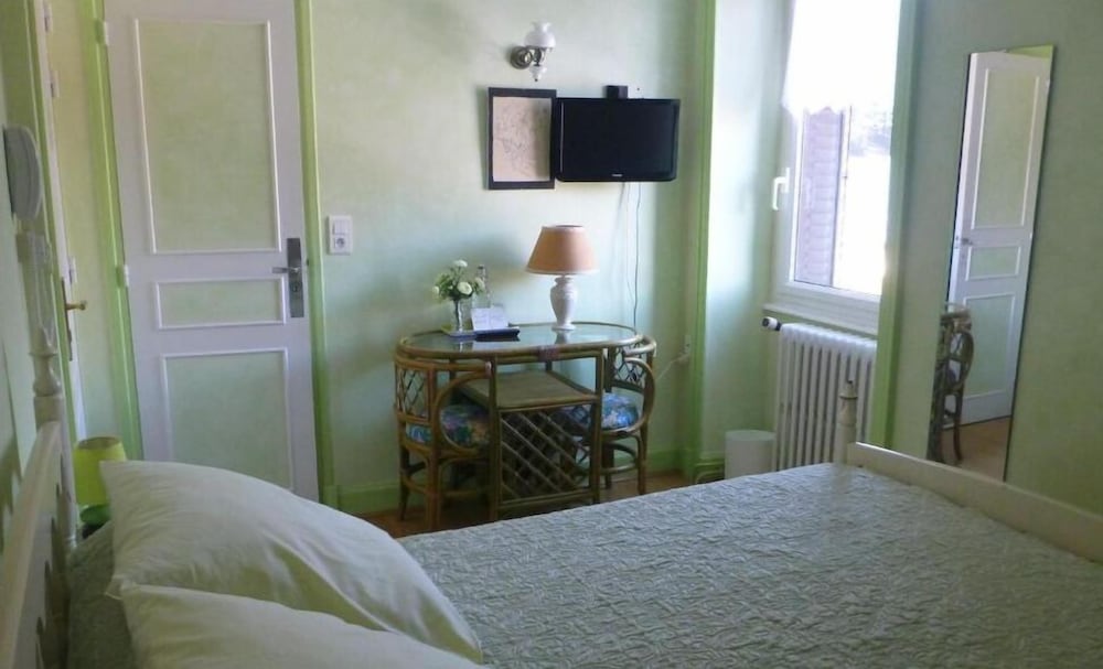 HOTEL LES TILLEULS 10/28