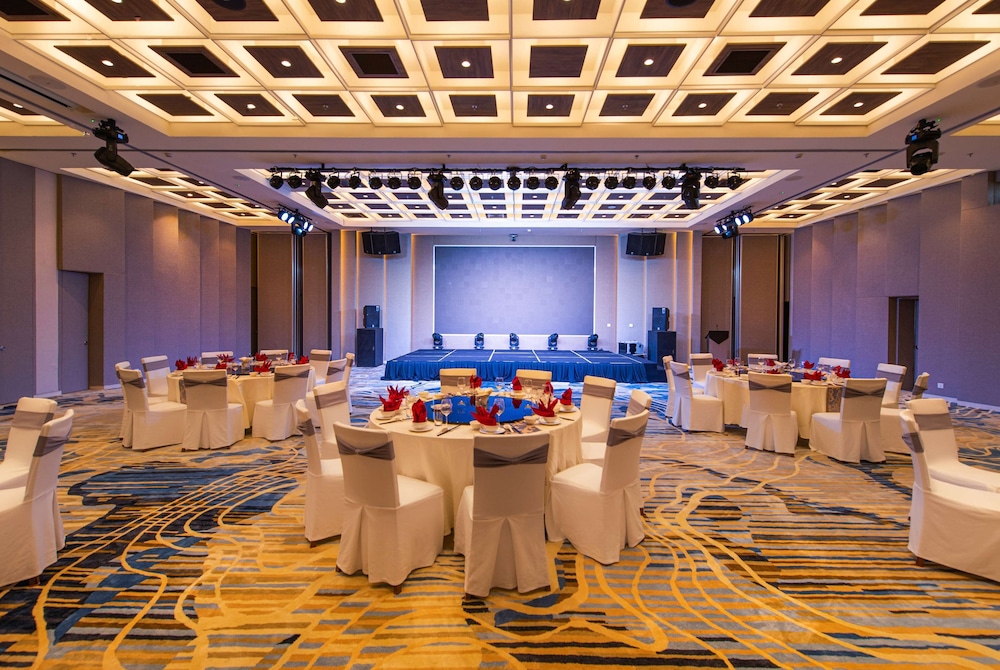 Hotel Soleil Ha Long, Trademark Collection by Wyndham 39/50