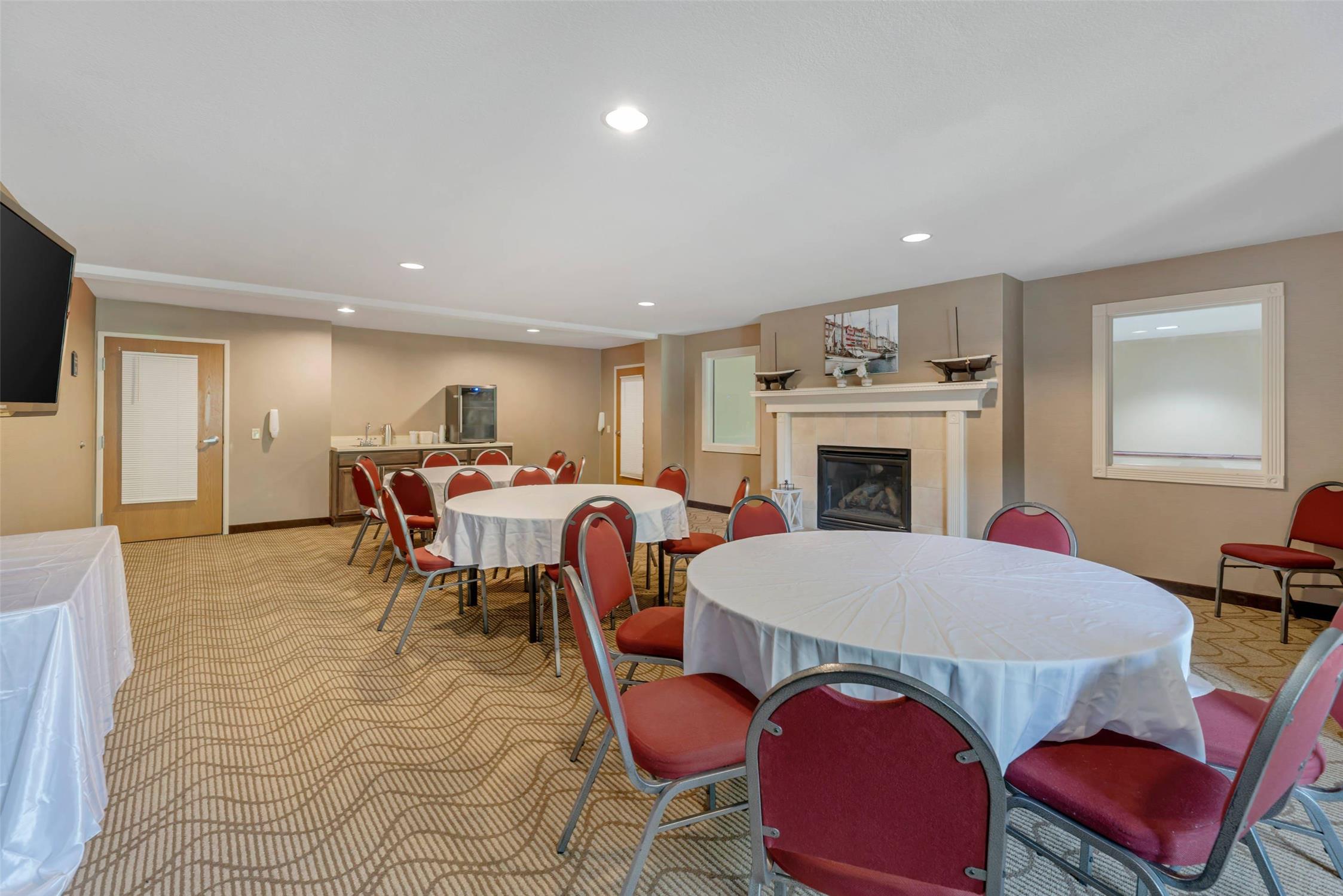 Comfort Suites Lake Geneva East 37/46