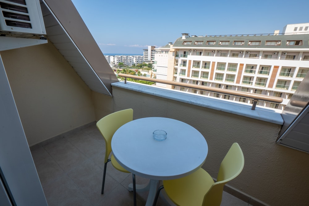 Villa Sunflower Beach Hotel 3/50