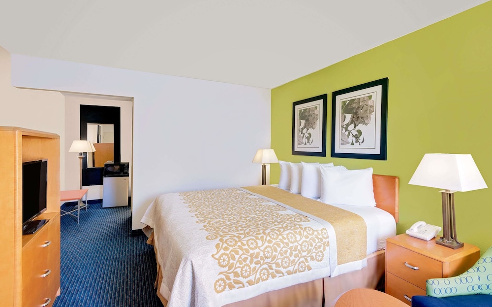 Days Inn By Easton 9/18