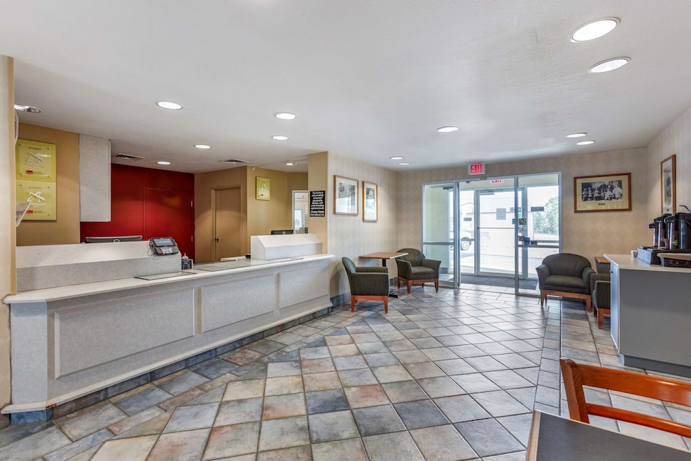 Econo Lodge Belle Fourche, SD 5/36