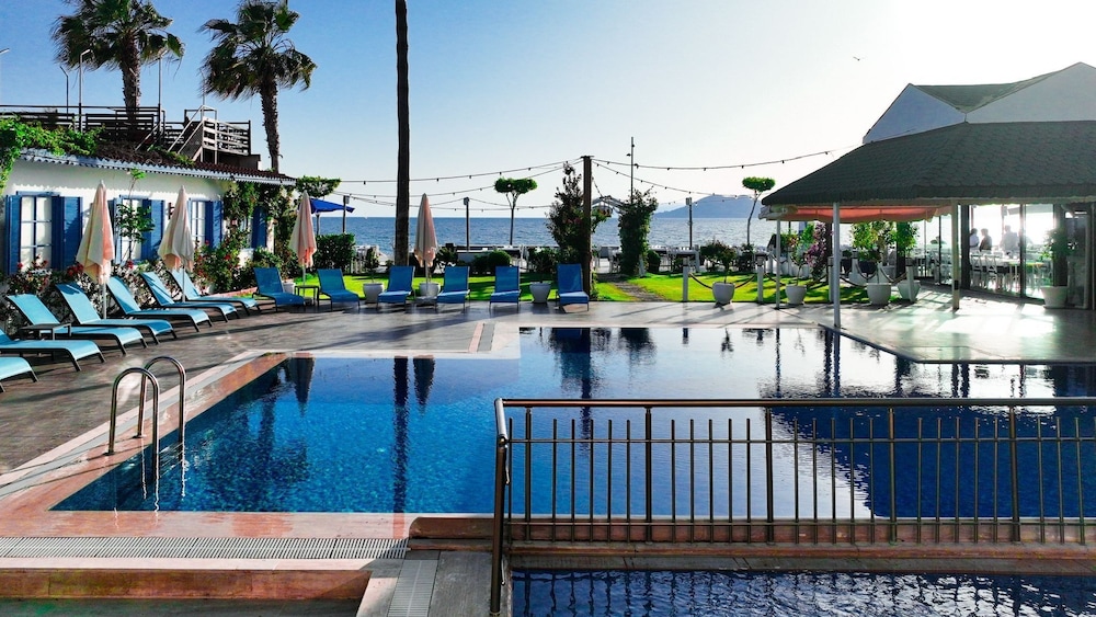 Uras Beach Hotel 36/50