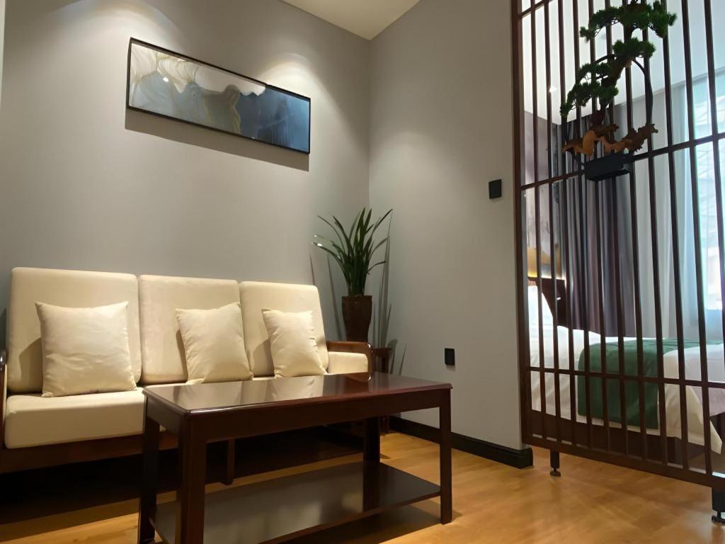 GreenTree Inn Datong High-speed Railway Station Wanda Plaza Fangte Express Hotel 33/48