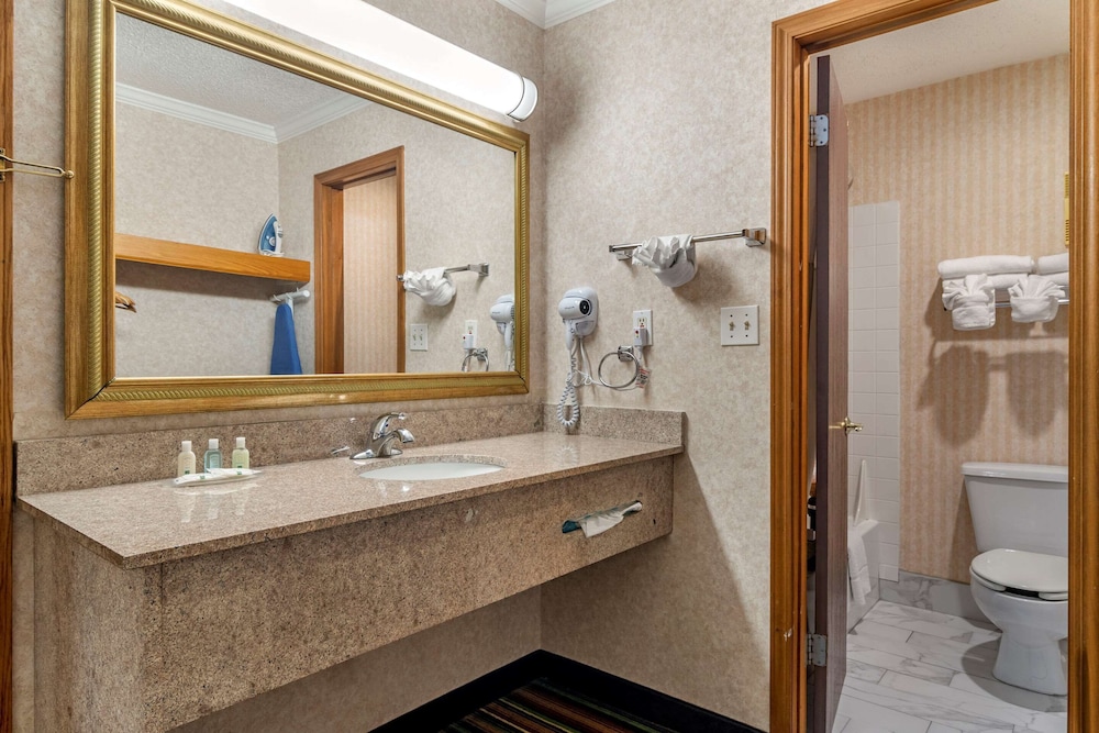 Quality Inn Marietta near Dobbins ARB 10/37