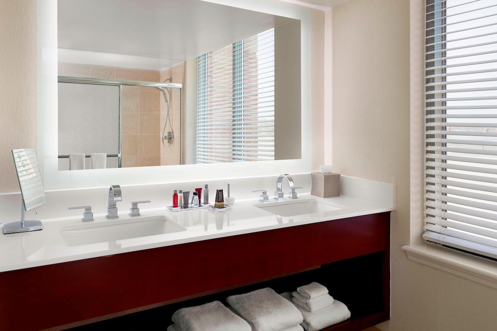 Tower, Suite, King Bed
