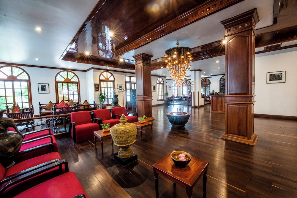 Royal Crown Hotel & Spa 62/70