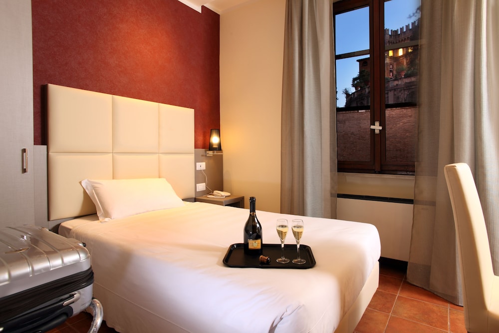 Hearth Hotel 10/92