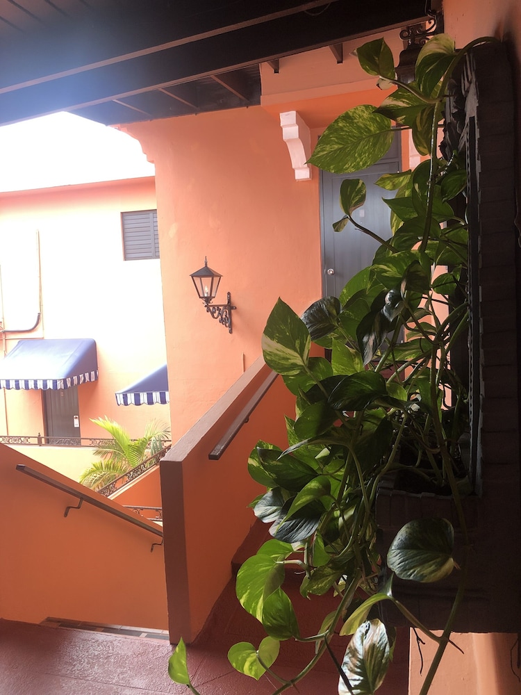 Hotel Colonial 6/50