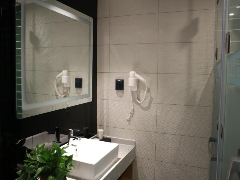 GreenTree Inn Taiheng Shuijing County Jingtai Street 13/18