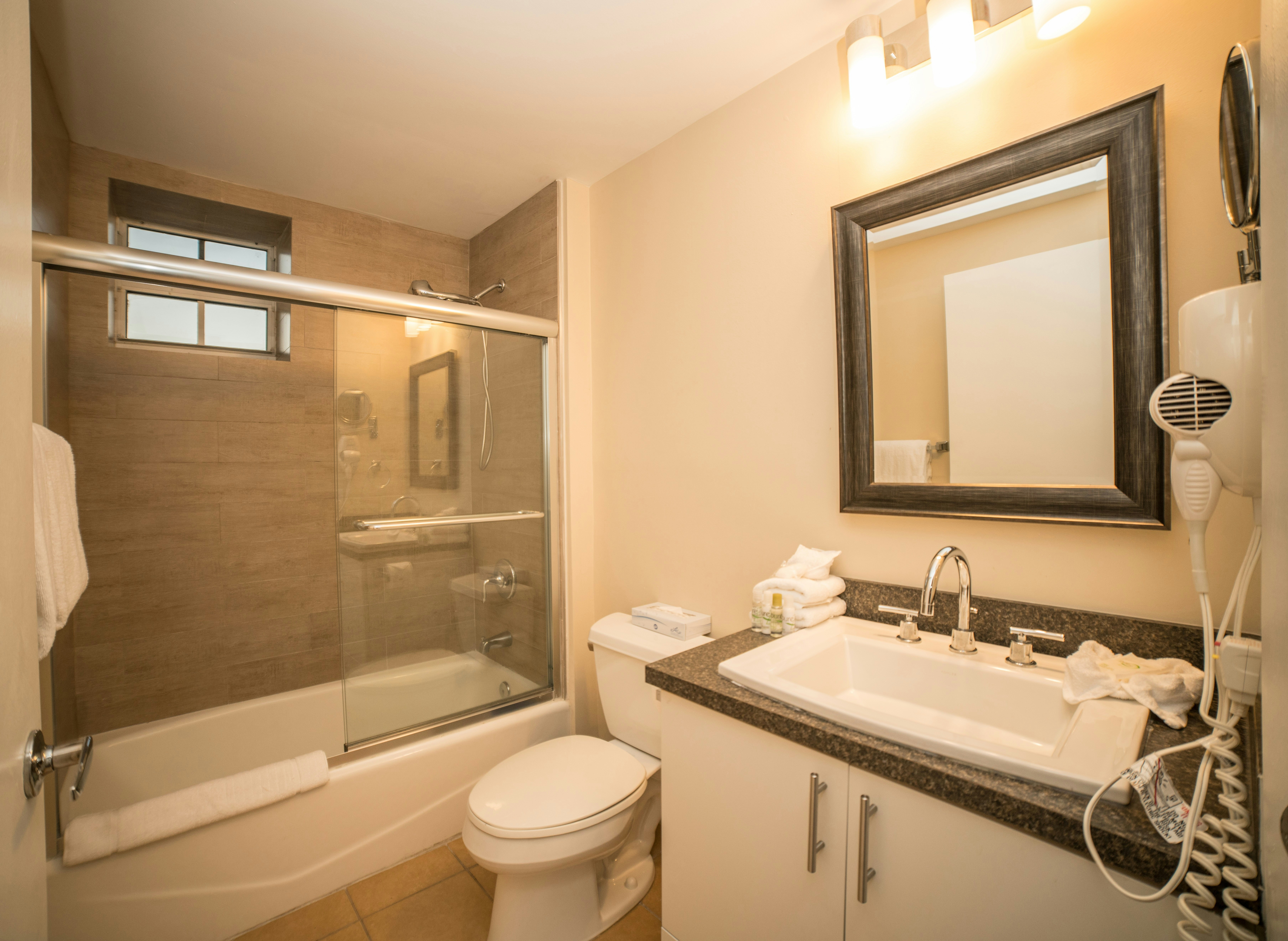 Fortune House Hotel Suites 30/33