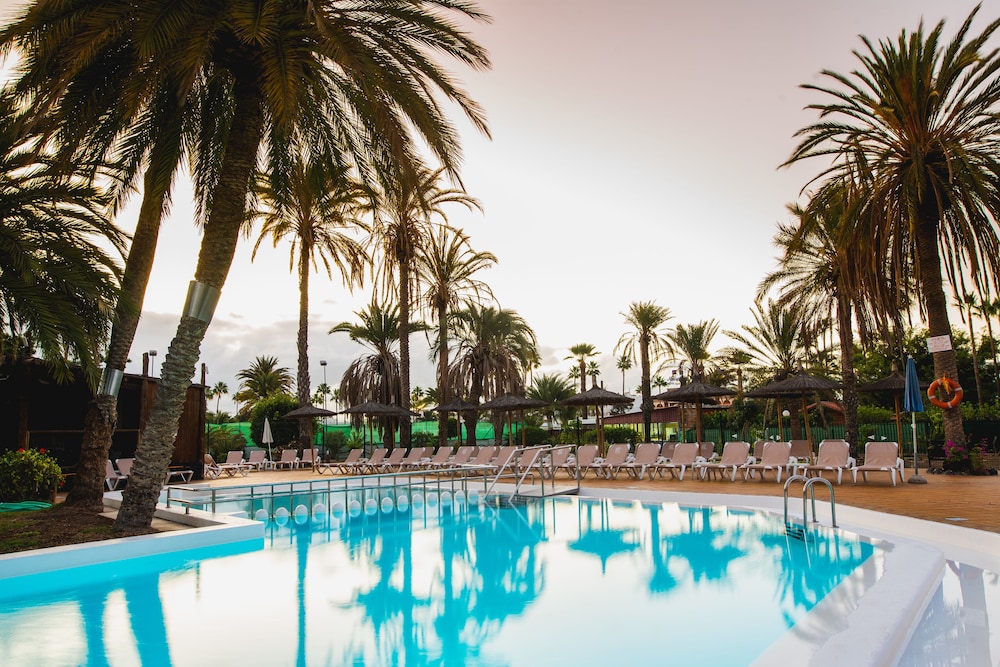 HL Miraflor Suites Hotel 42/44