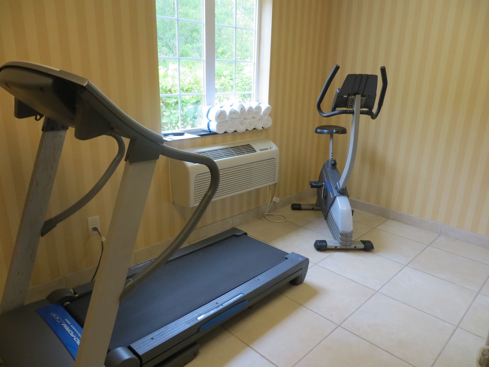 Cobblestone Inn & Suites -- Brillion, WI 24/40