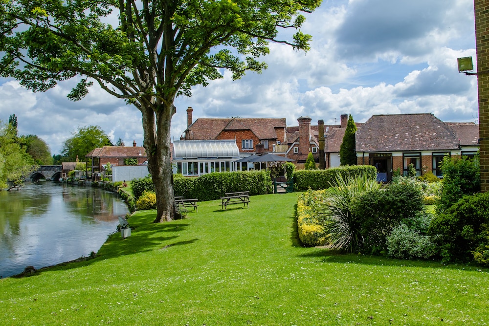 Legacy Rose And Crown Hotel 1/59