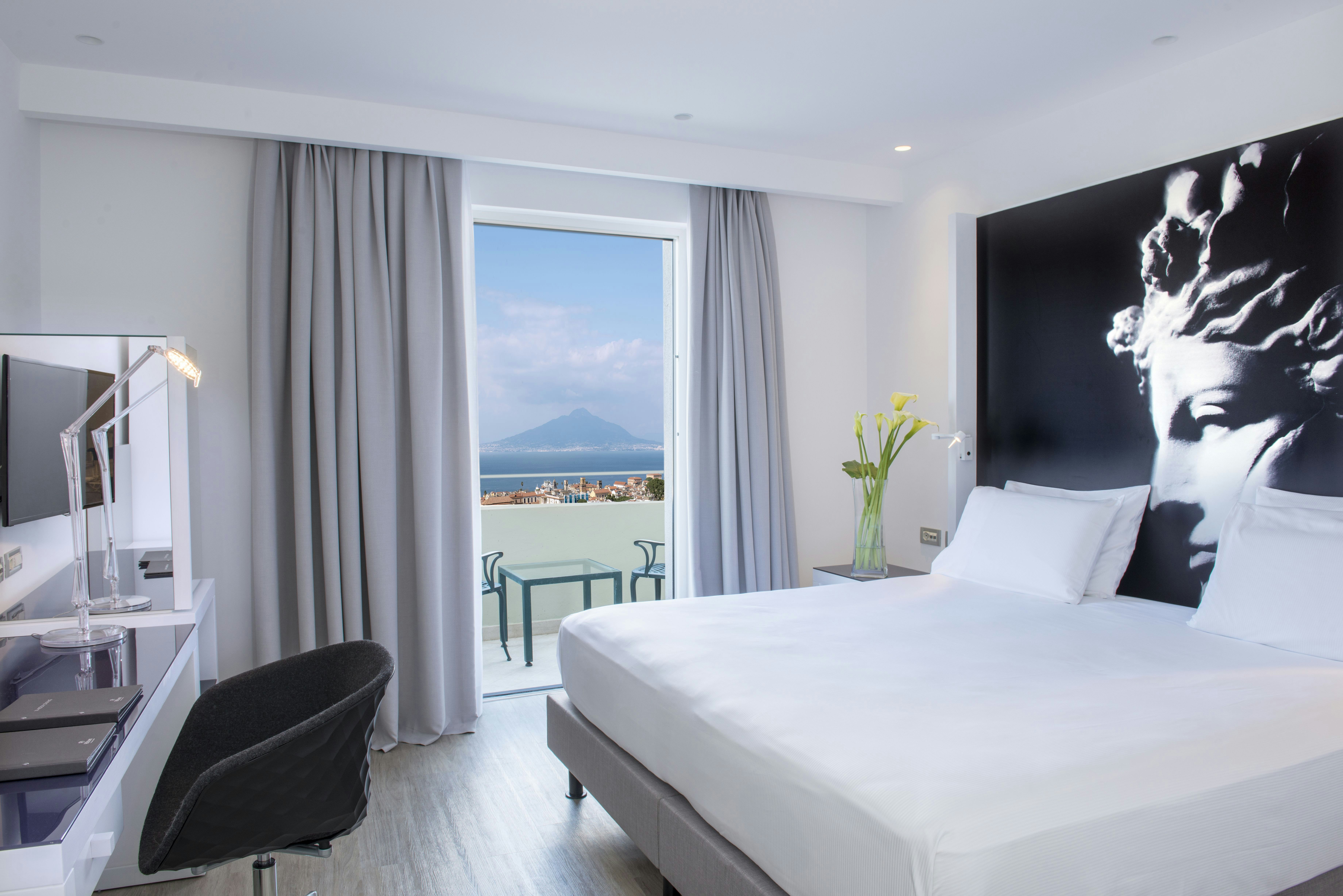 SUPERIOR, KING BED, SEA VIEW