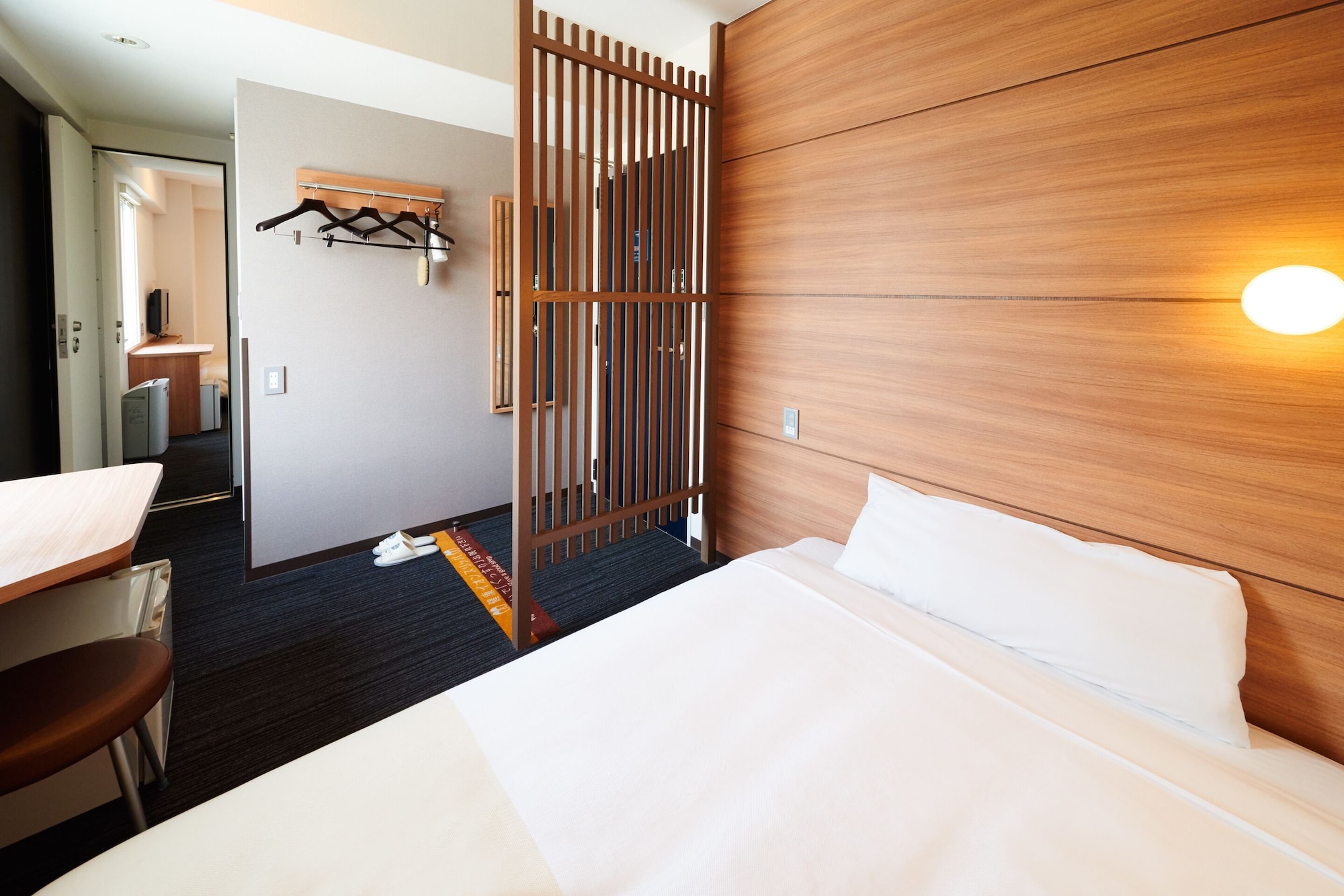 CONNECTING, DOUBLE BED