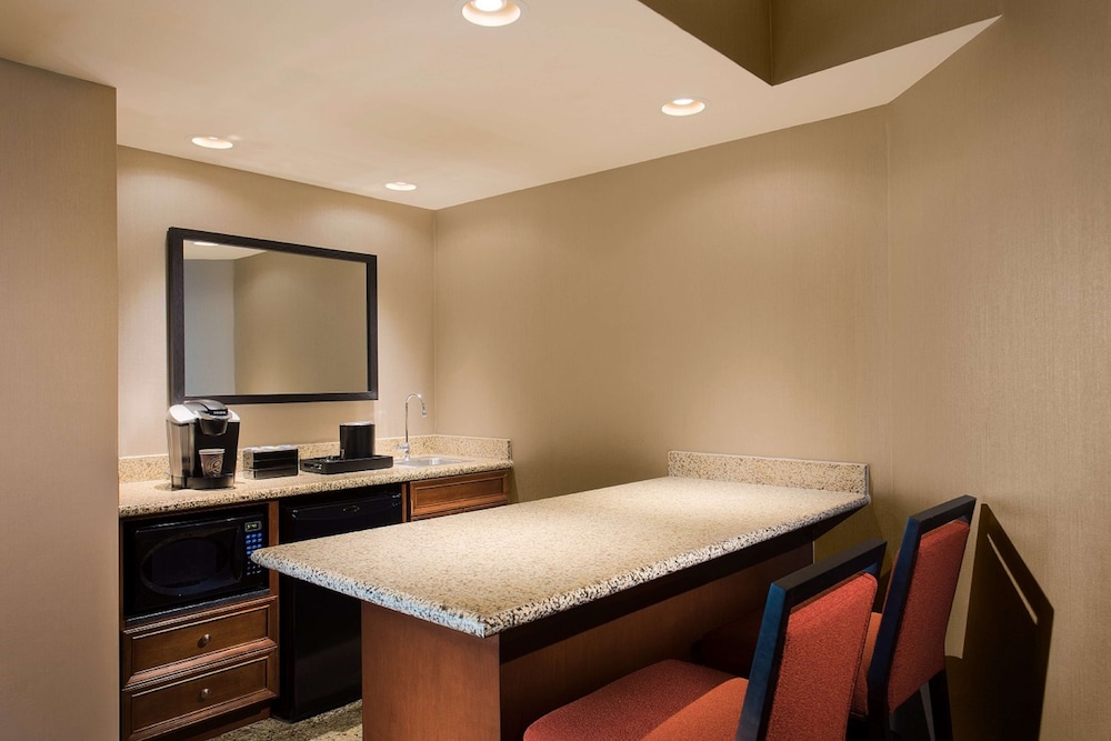 Embassy Suites by Hilton Dallas Frisco Hotel and Convention Center 61/63
