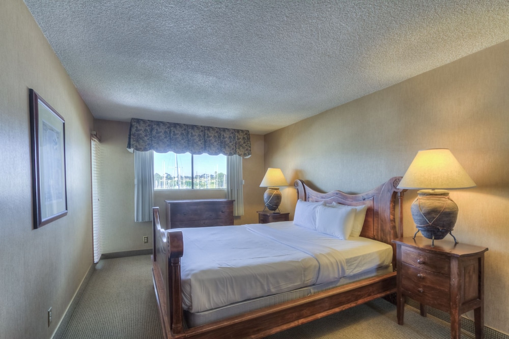 Oceanside Marina Suites 12/43