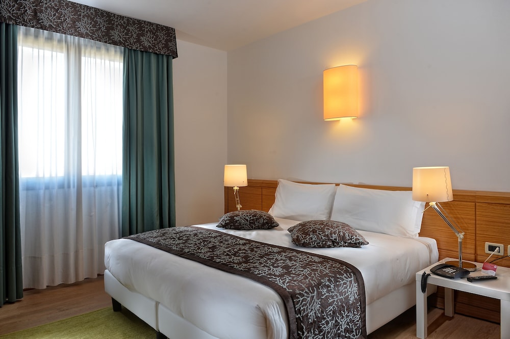ELITE HOTEL RESIDENCE 10/69