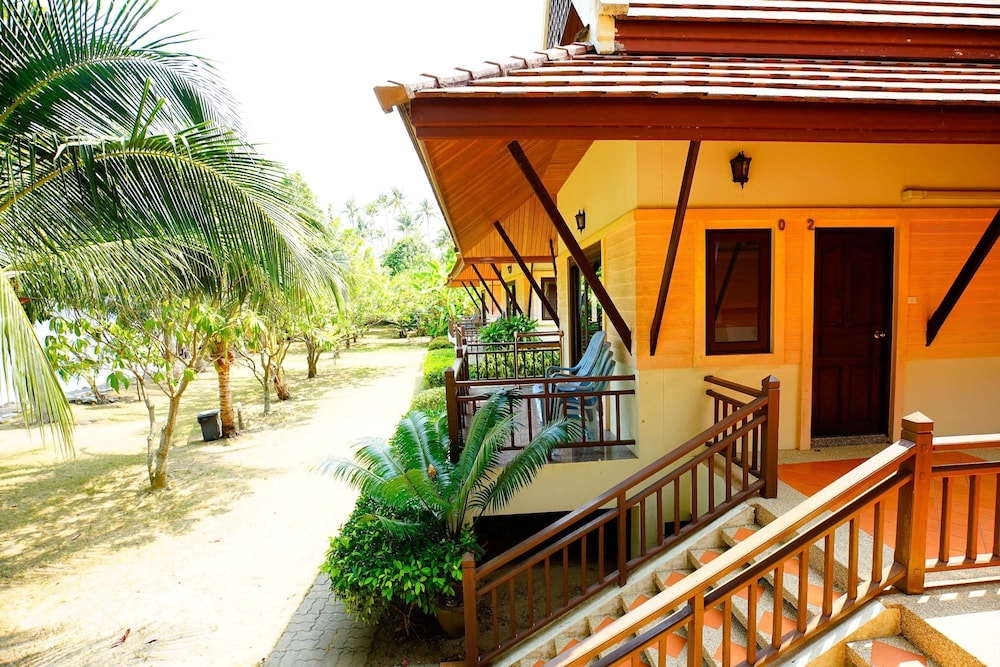 Coral Resort 7/77