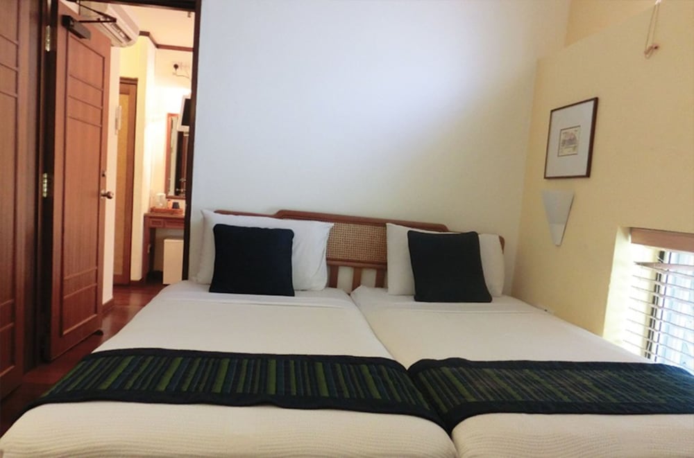 Perak Hotel 24/51