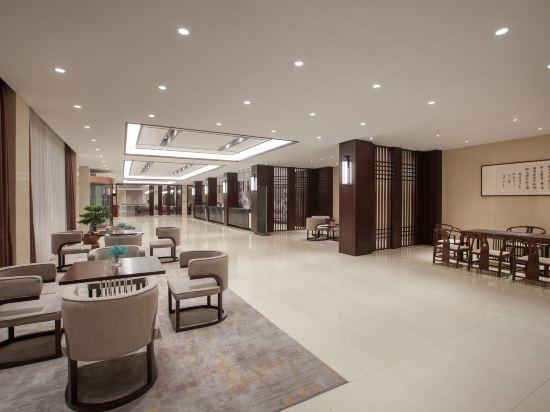 Ramada Encore by Wyndham Linqu Downtown 28/37