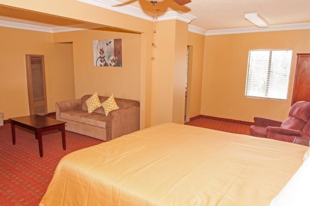 Pacific Inn And Suites 19/50