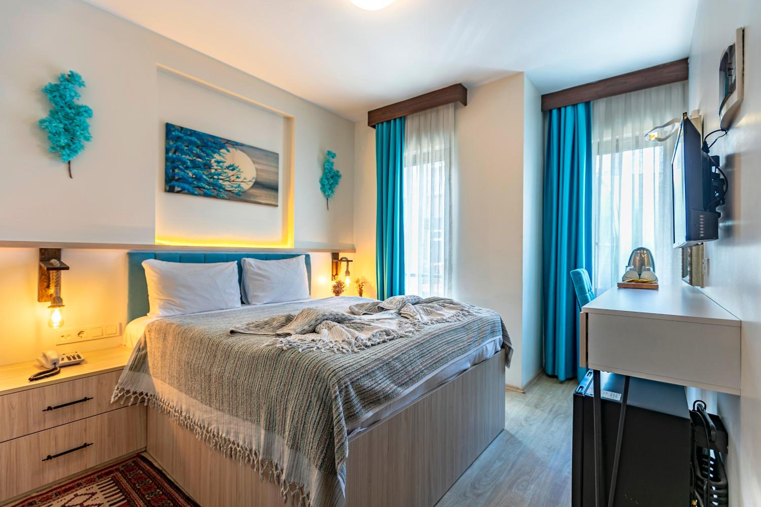Deluxe, King Bed, French Balcony