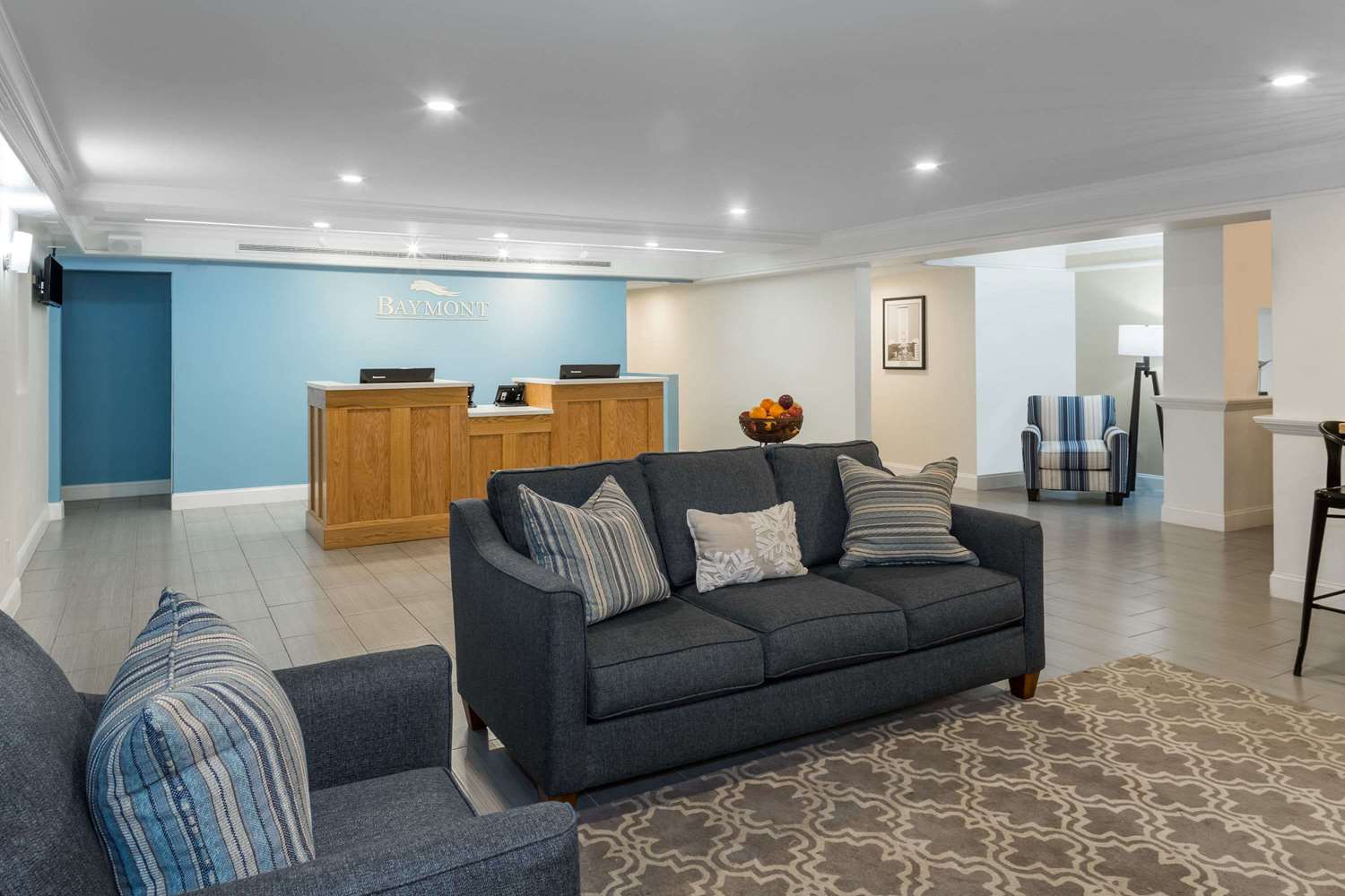 Casa Bella Inn & Suites 40/55