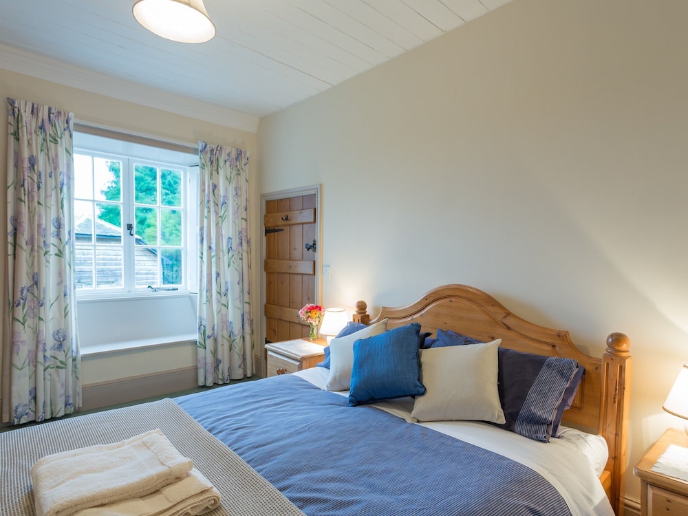 Marshwood Farm B&B And Shepherds Hut 5/33