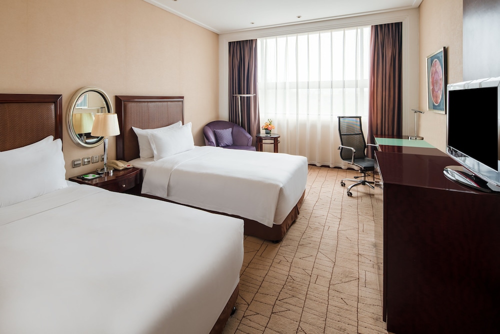 HOLIDAY INN ZHENGZHOU 21/69