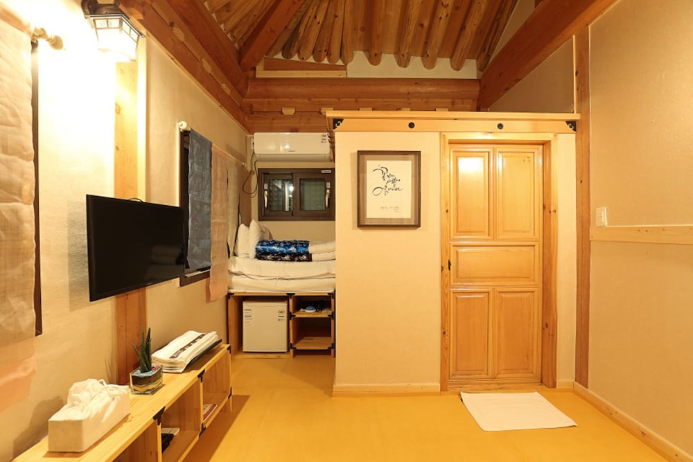 Hanok Hyeyum 28/50