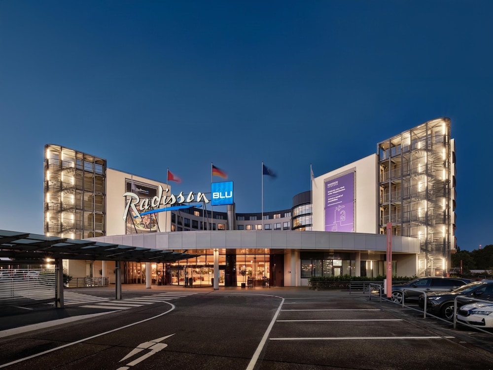 Radisson Blu Hotel, Hamburg Airport 61/66