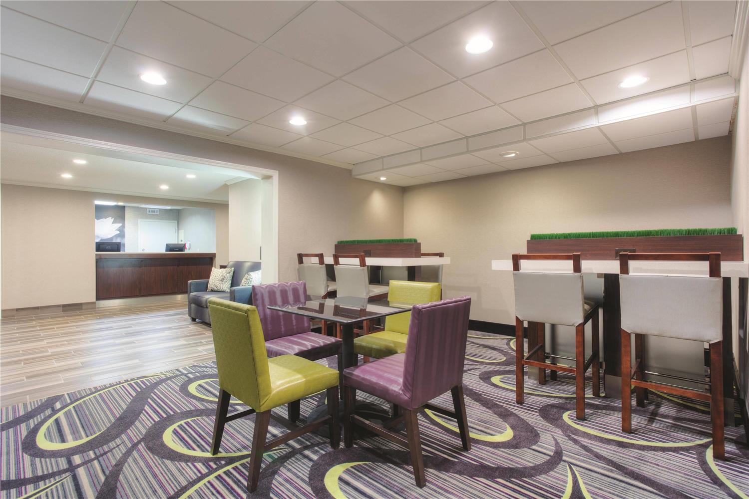 La Quinta Inn & Suites by Wyndham Atlanta Roswell 42/47