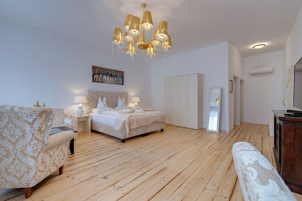 Junior Suite, Studio, King Bed, City View, Sofa