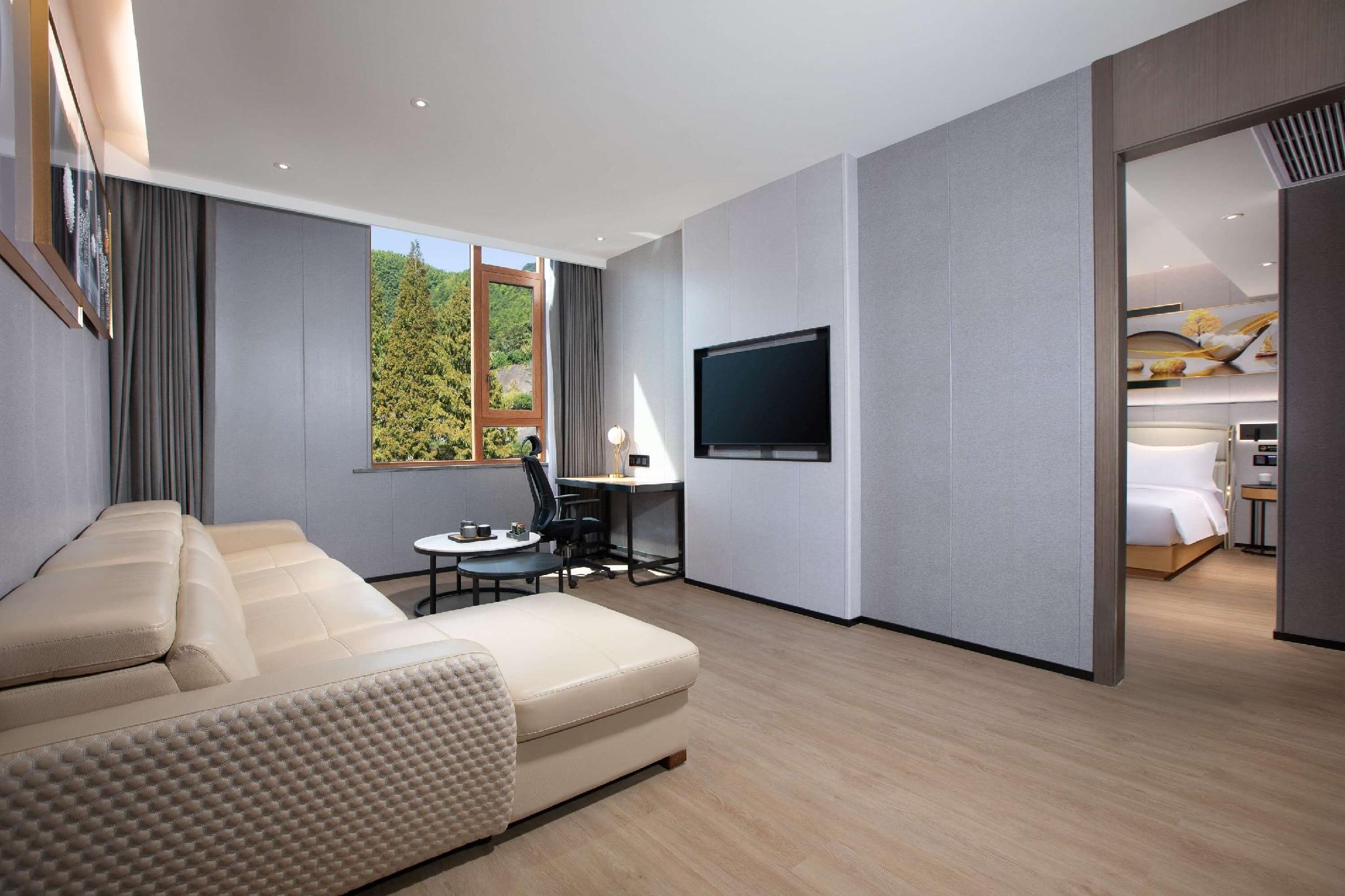 Smart, Premier, Suite, King Bed