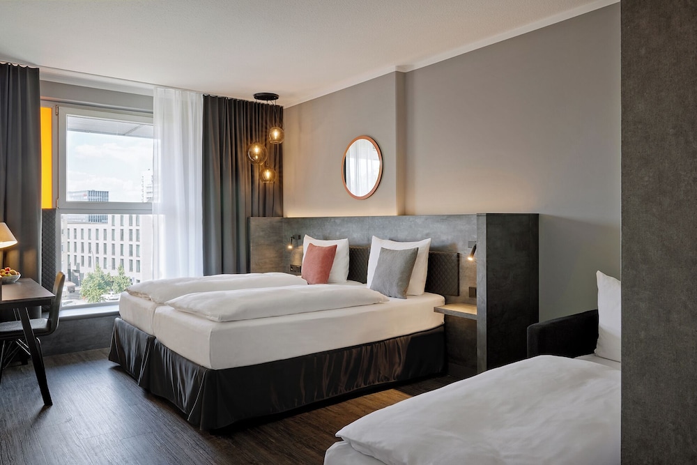 Junges Hotel Hamburg 14/50
