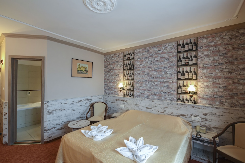 Hotel Korona Eger 25/66