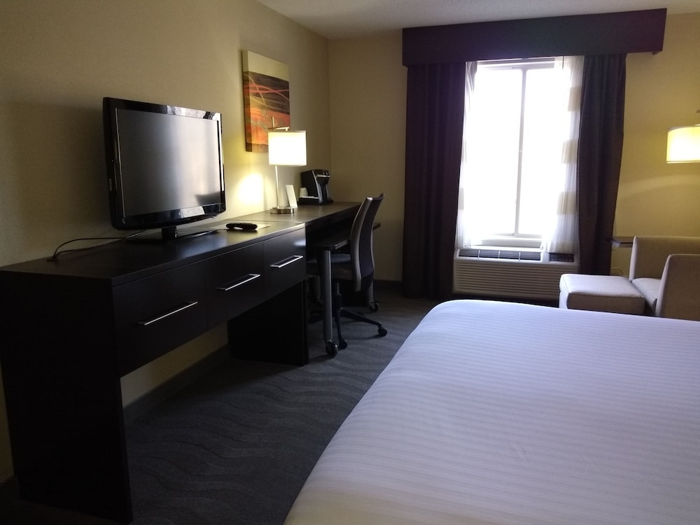 Holiday Inn Express Hotel And Suites Waterford 9/47