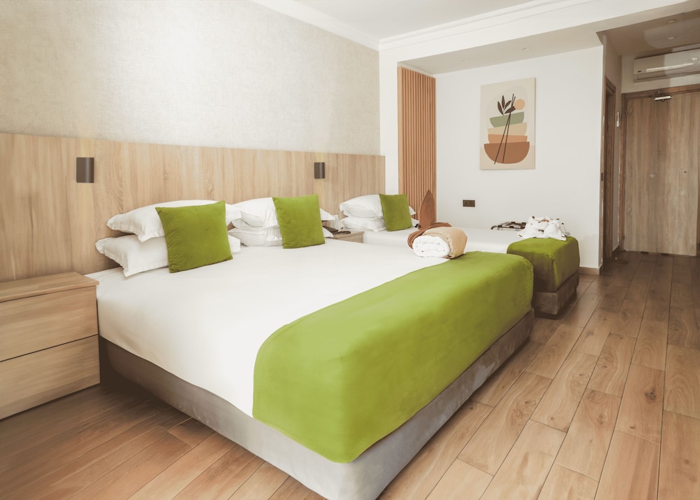غرفة عائلية بسرير كوين وسرير فردي بإطلالة على الحديقة مع أريكة، Argana Hotel 3/10