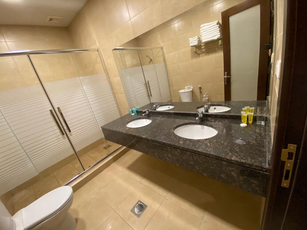 Mosaic City Hotel 38/39