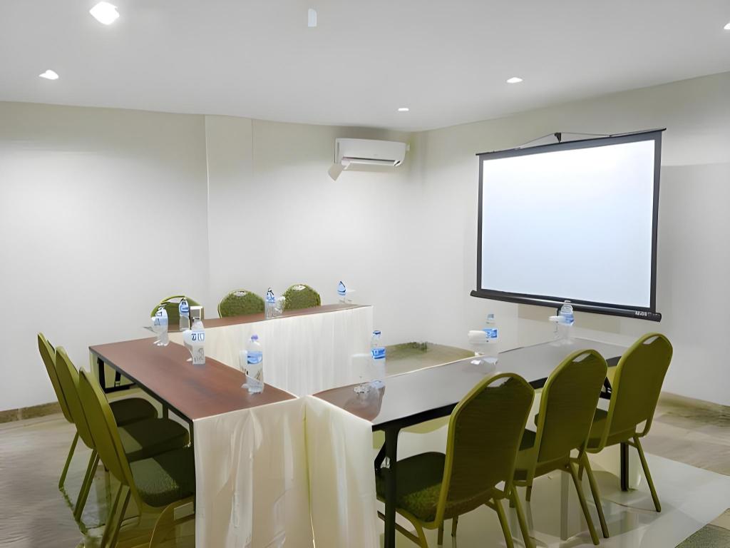 Reddoorz Plus @ Tb Simatupang 33/49