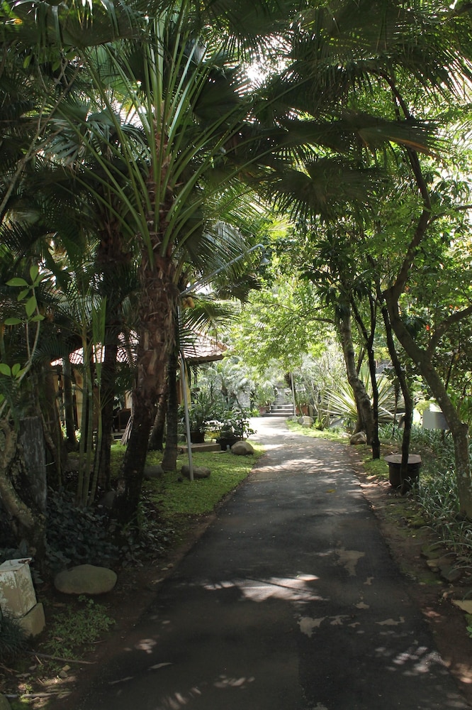 Laras Asri Resort And Spa 53/66