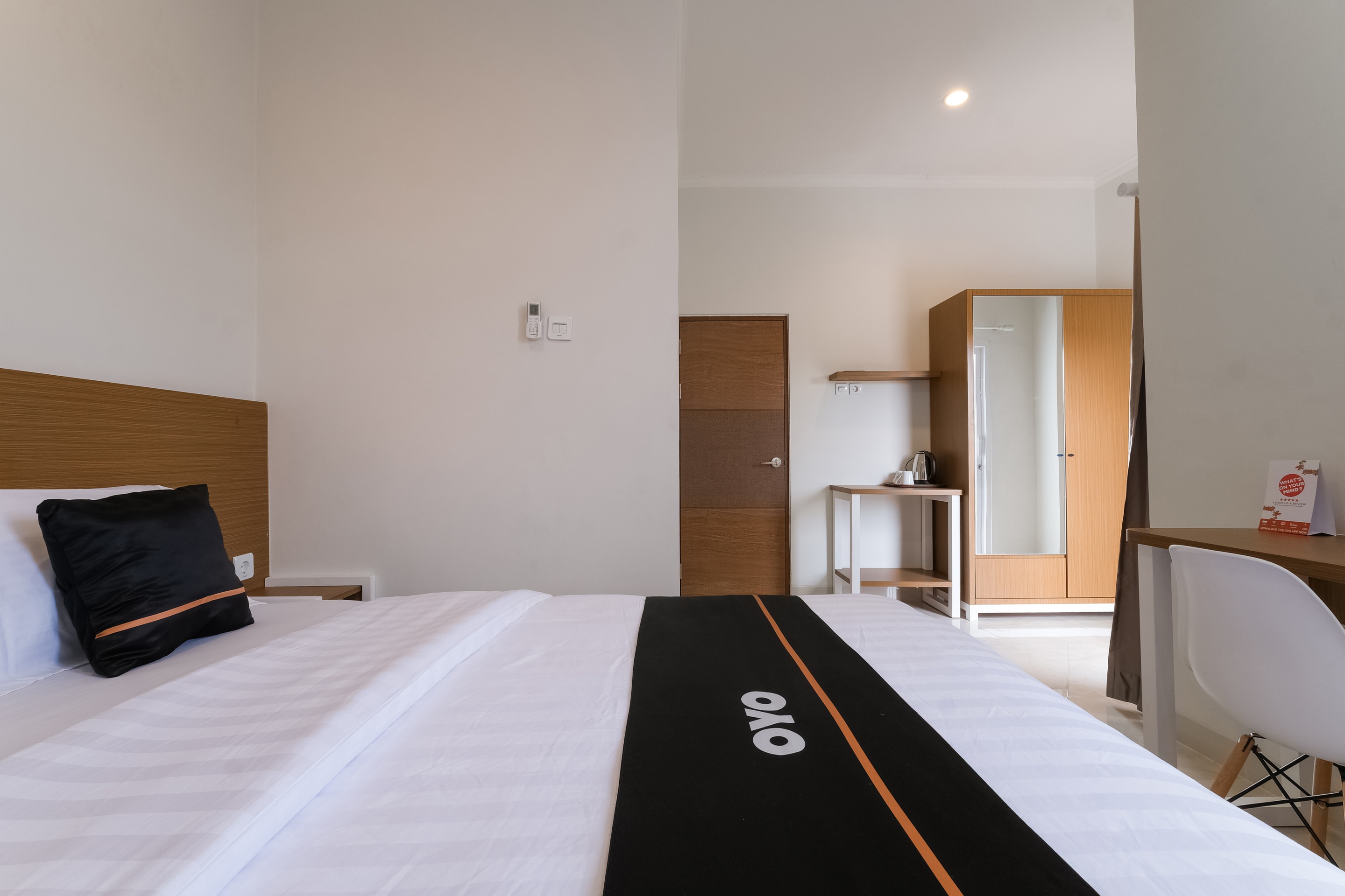 Collection O near Ambarrukmo Plaza Mall formerly Damar Kusumo Guest House 8/23