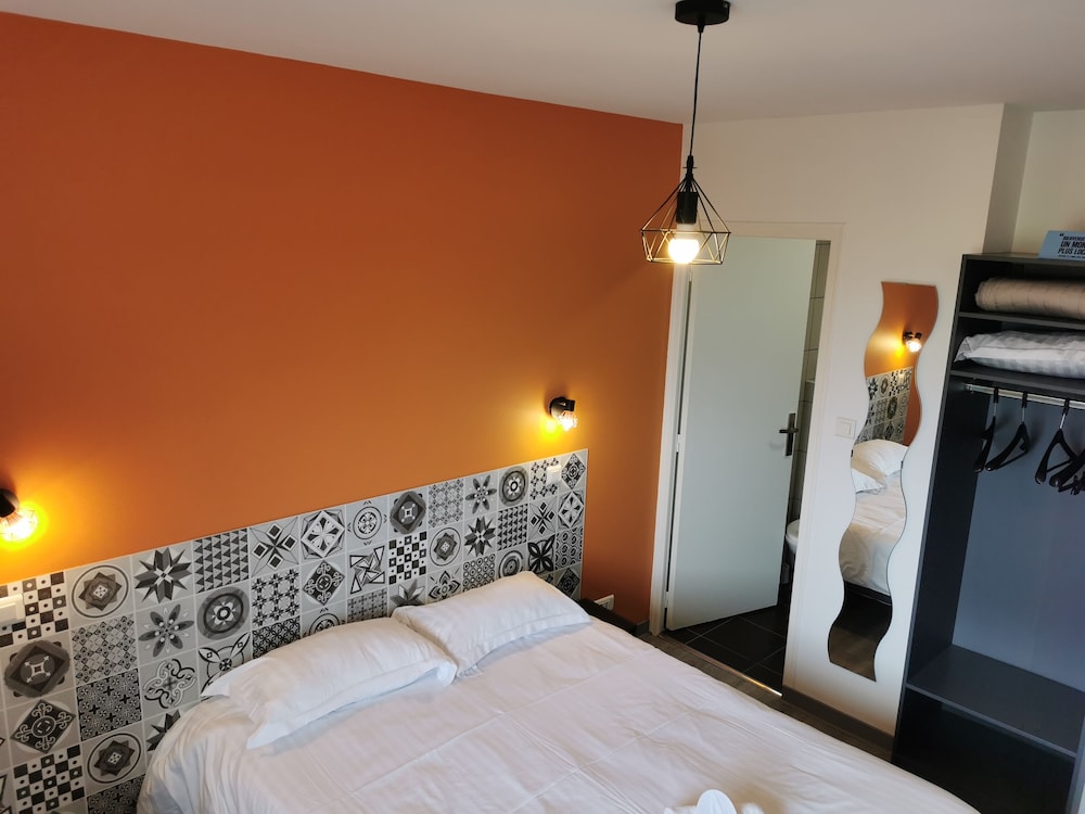 HOTEL LA HAIE DES VIGNES 12/68